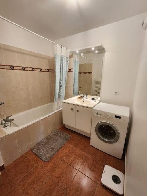 Appartement 2 Pieces 5Min Gare Val D'Europe Parking Inclus مونتِفرا المظهر الخارجي الصورة